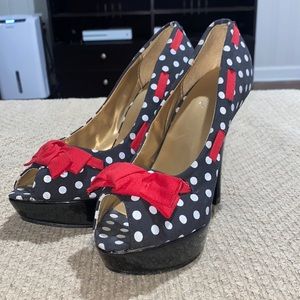 Vintage style pumps